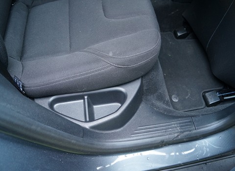 Tyły doły wyprofilowany pas Volvo V 40 wyprofilowany pas Volvo V 40