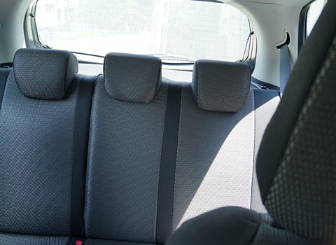 Trzy wstawki z tkaniny podstawowej Toyota Yaris 3 Trzy wstawki z tkaniny podstawowej Yaris 3