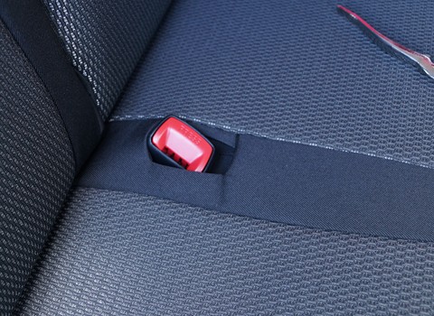 Wycięcia na pasy Toyota Yaris 3 Toyota Yaris wycięcia na pasy