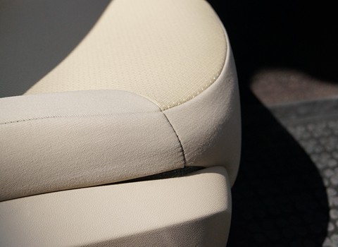 Wyprofilowany pas dopasowany do zabudowy Opel Insignia Opel Insignia zabudowane plastiki pas