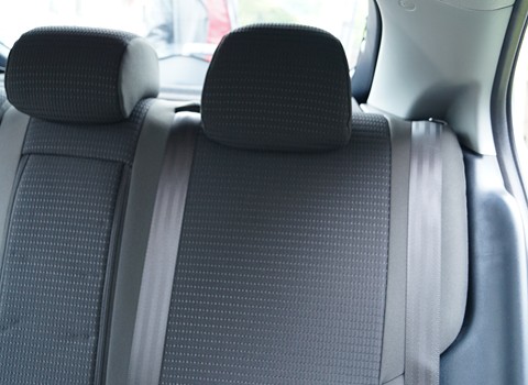 Oparcia dzielone 1/3, 2/3 i podłokietnik zapinany na zamek błyskawiczny Mitsubishi Lancer Mitsubishi Lancer dzielone oparcia