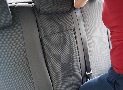 Tylny podłokietnik zamykany na zamek błyskawiczny Peugeot 3008 Peugeot 3008 podłokietnik na zamki błyskawiczne