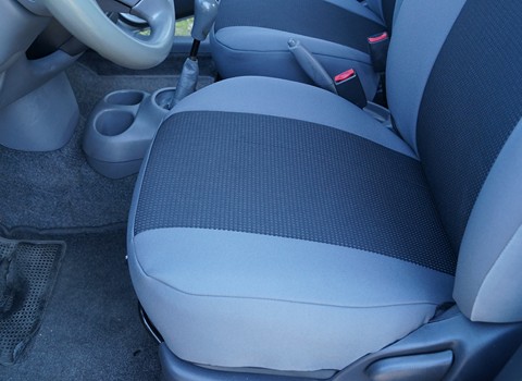 Toyota Yaris I przody Toyota Yaris I przednie fotele