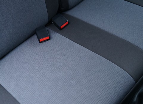 Obszycie pasy dolne siedziska przednie Przxody siedziska Dacia Duster