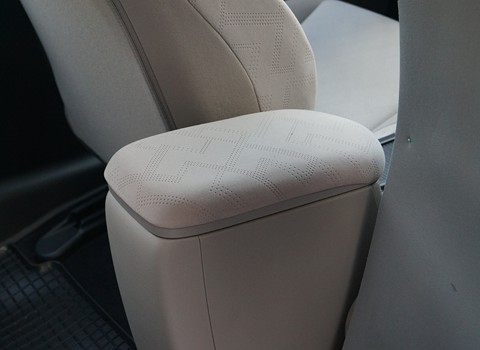 Podłokietnik pomiędzy fotelami przednimi Honda Civic IX hatchback podłokietnik