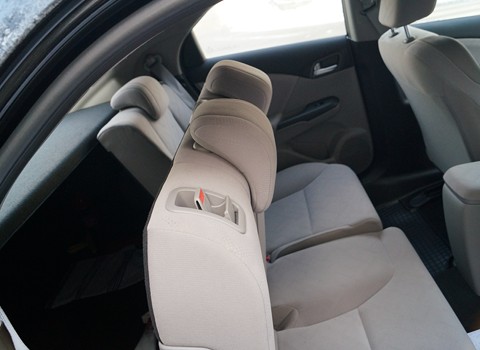 Trzy zagłówki profilowane Honda Civic IX hatchback zagłówki tyły