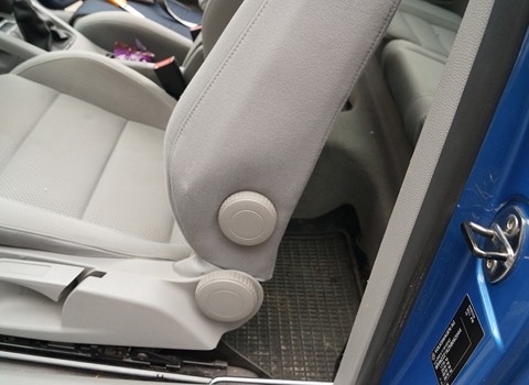 Mocno profilowane przednie fotele Golf 5 Volkswagen Golf 5 przody wyprofilowane